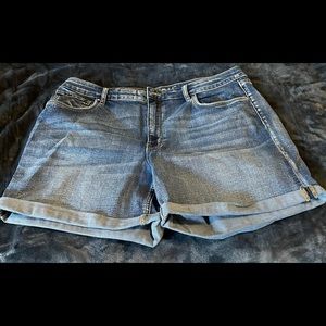 White House Black Market Short